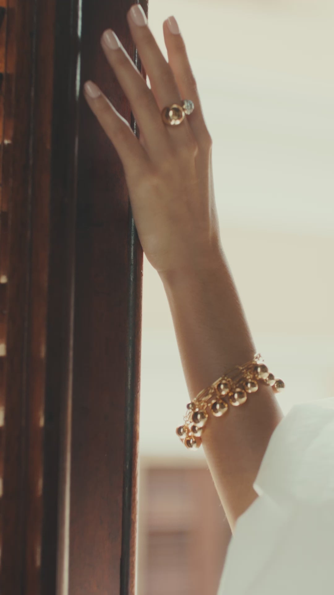 Cargar vídeo: Olivia Multi Ball &amp; Link Bracelet